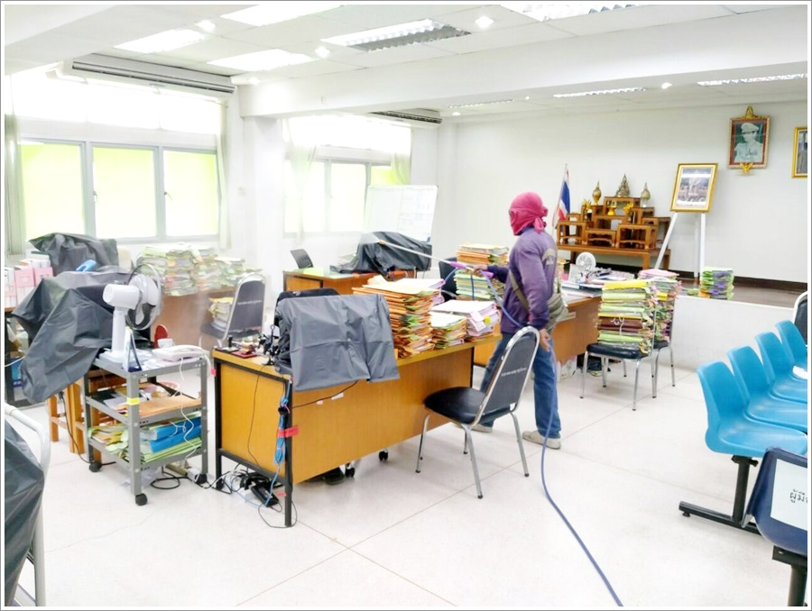 ﻿สำนักงานบังคับคดีจังหวัดตาก ได้ดำเนินการฉีดพ่นน้ำยาฆ่าเชื้อโรคเพื่อป้องกันการแพร่ระบาดของโรคติดเชื้อไวรัสโคโรนา 2019 (Coronavirus Disease 2019 : COVID-19)